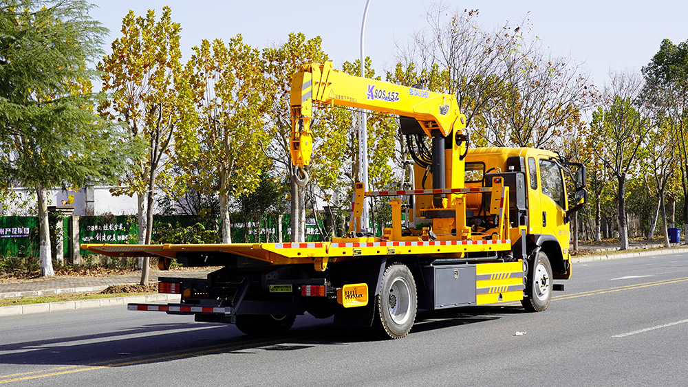 三环创客一拖二带吊清障车