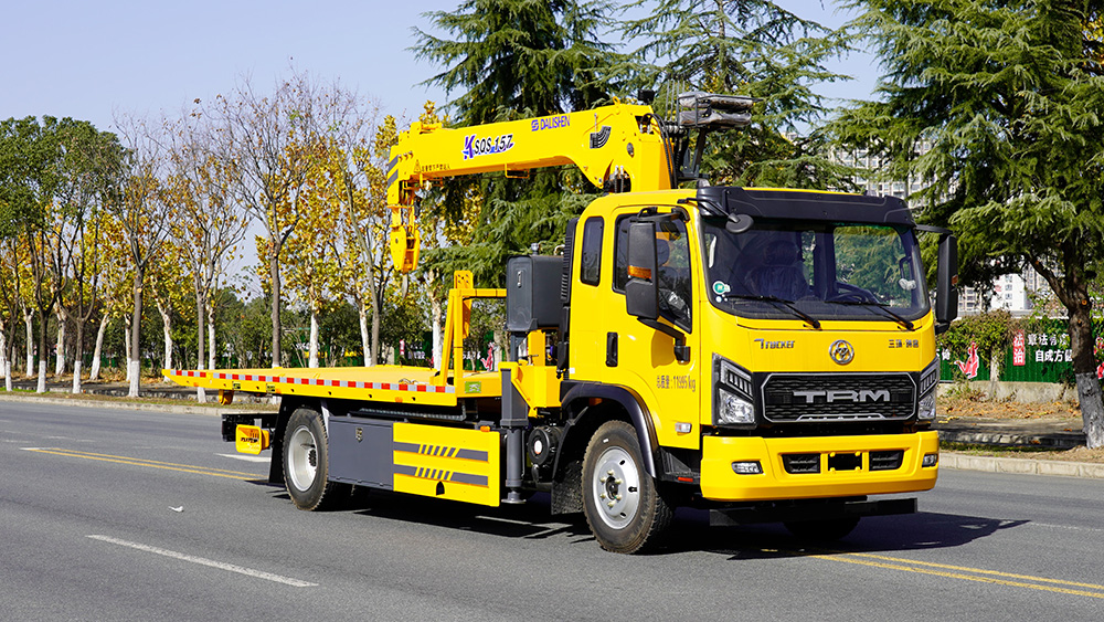 三环创客一拖二带吊清障车