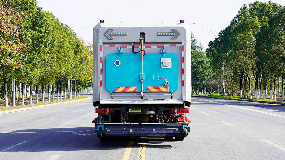 重汽豪沃道路污染清除车