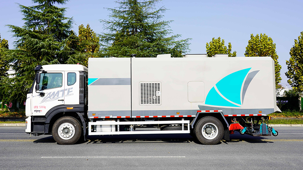 重汽豪沃道路污染清除车