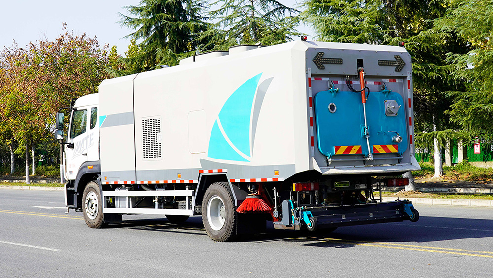 重汽豪沃道路污染清除车