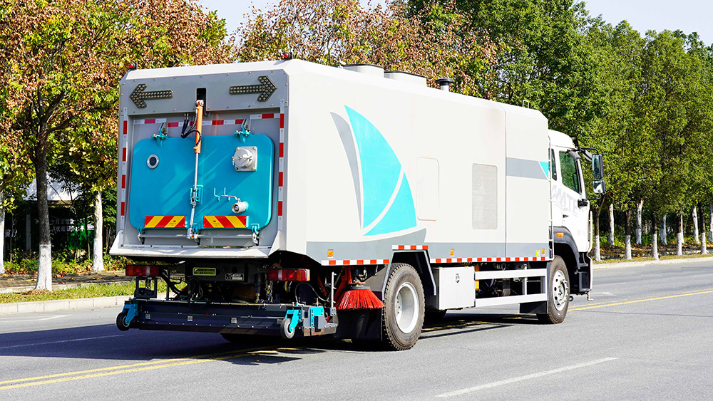 重汽豪沃道路污染清除车