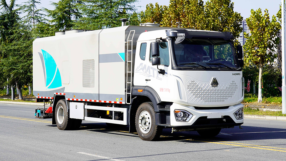 重汽豪沃道路污染清除车