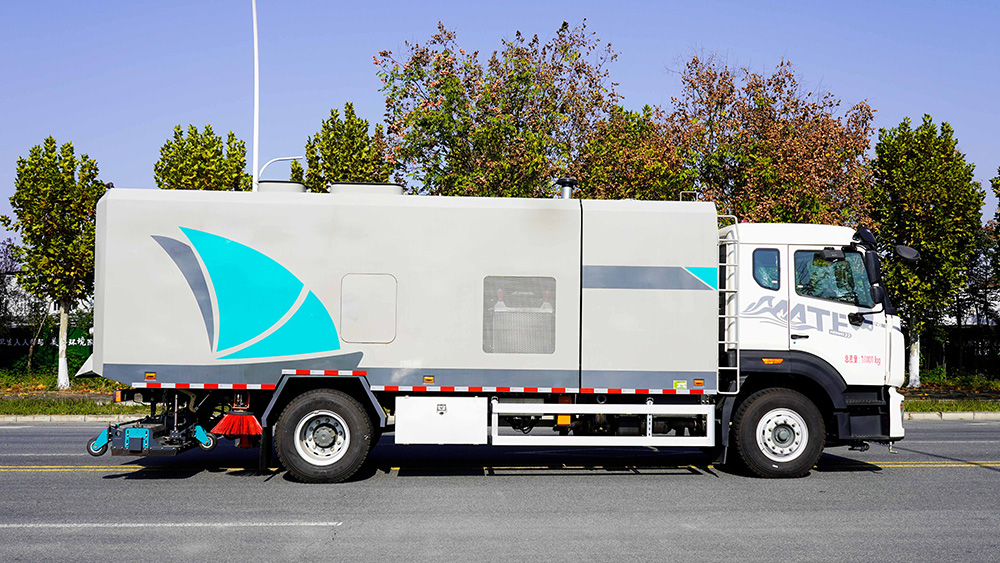 重汽豪沃道路污染清除车