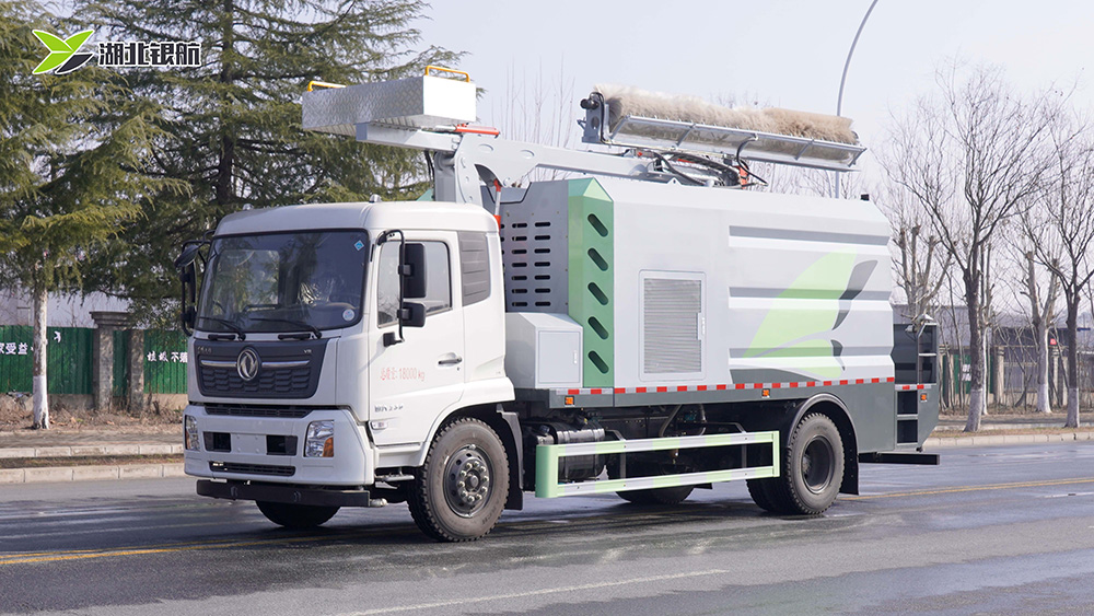 东风天锦立面清洗车