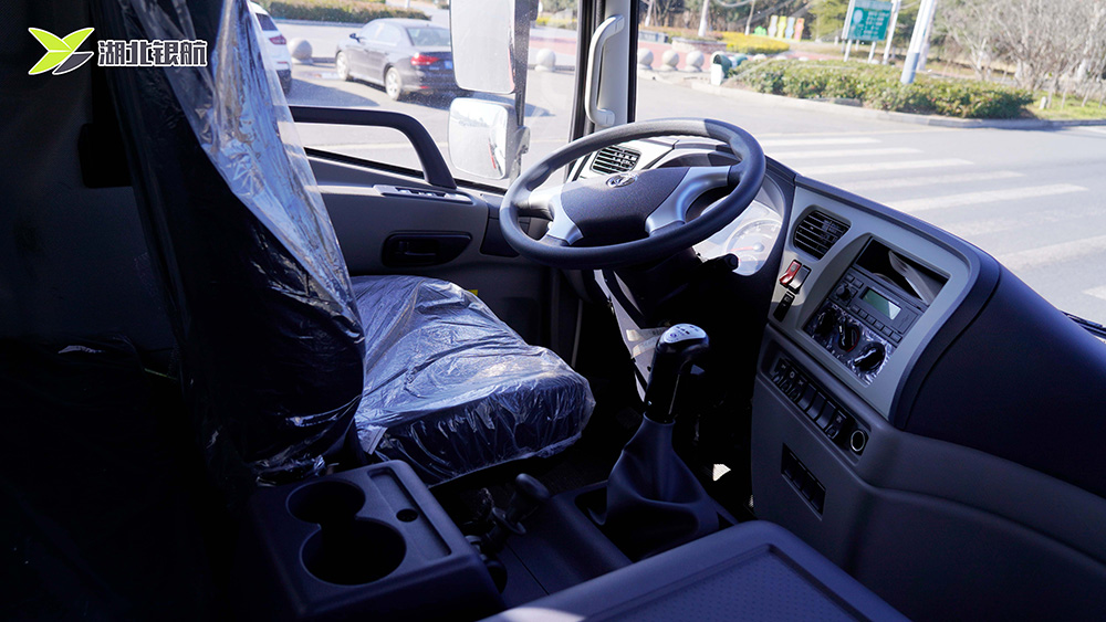 东风天锦洒水车