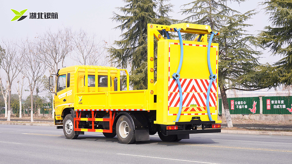 东风专底D3S防撞缓冲车