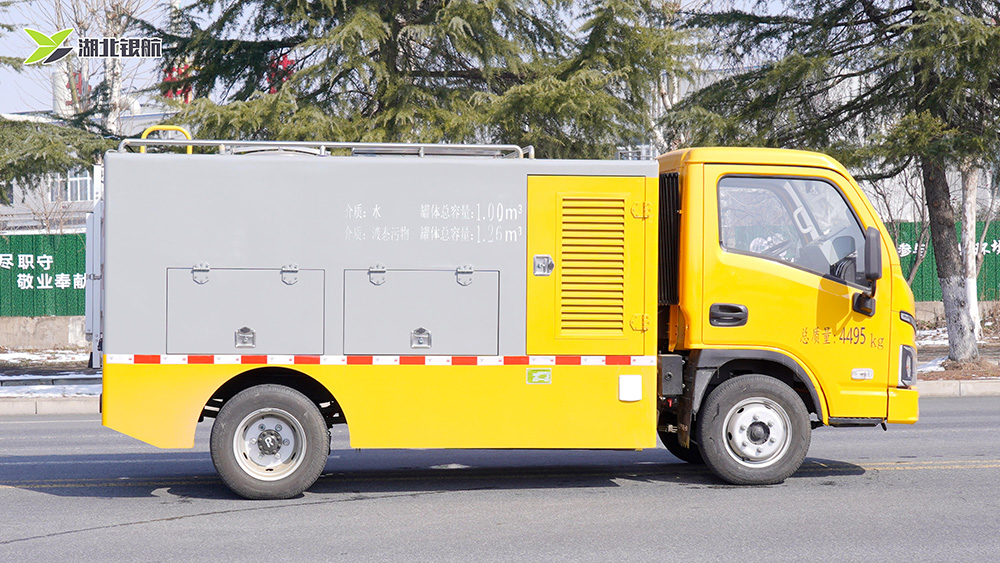上汽轻卡纯电动疏通吸污车
